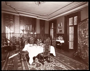 Spisestue i Mr. Reginald de Kovens bolig, New York, 1896-98 (sølv gelatinetryk)